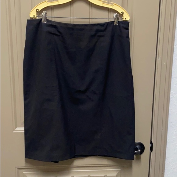 Black Knee Length Skirt 16 - Picture 1 of 4